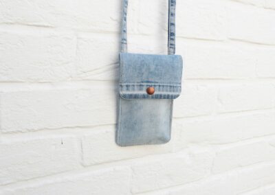 Telefoontasje upcycled denim: €20,95